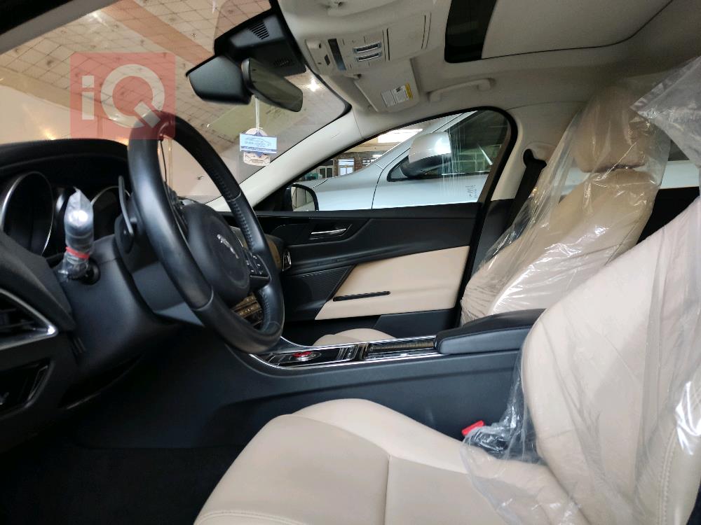 جاكوار XE